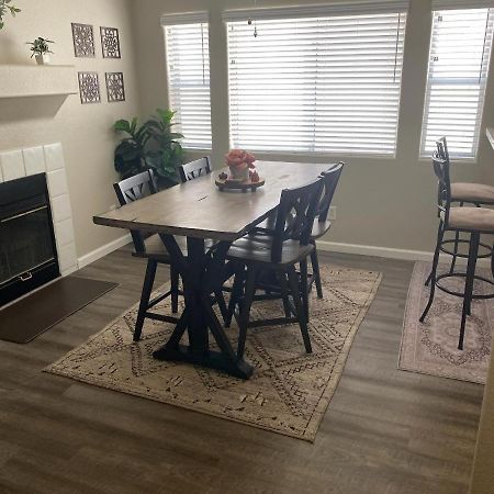 New Beautifully Remodeled Home In Лас Вегас Екстериор снимка