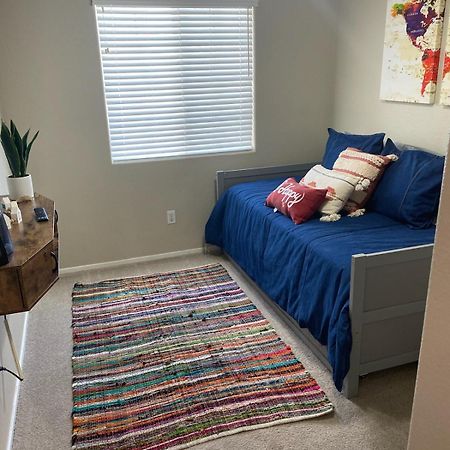 New Beautifully Remodeled Home In Лас Вегас Екстериор снимка