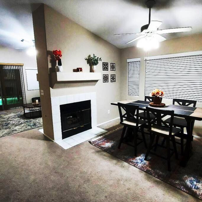 New Beautifully Remodeled Home In Лас Вегас Екстериор снимка
